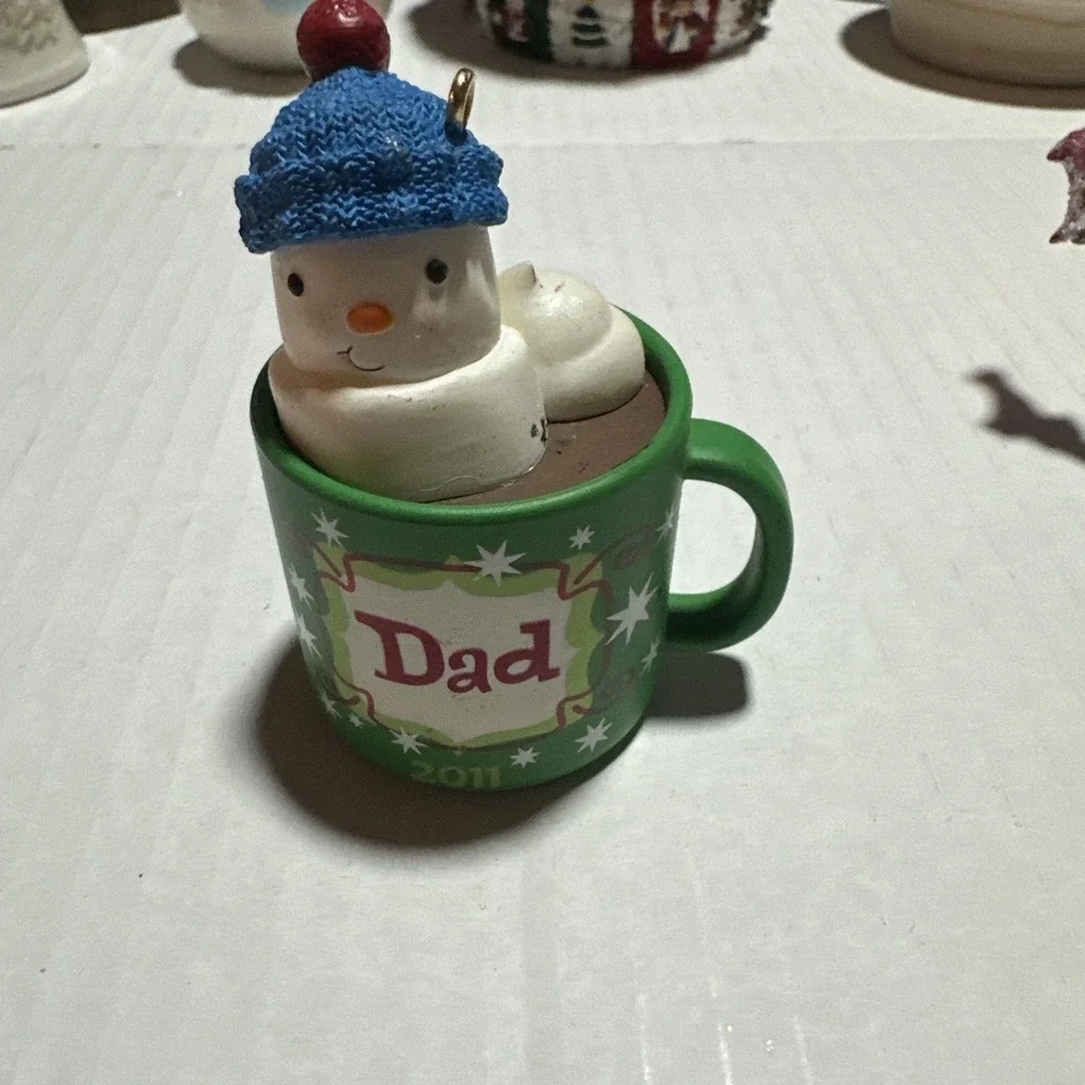 Miscellaneous Christmas ornaments Three pieces